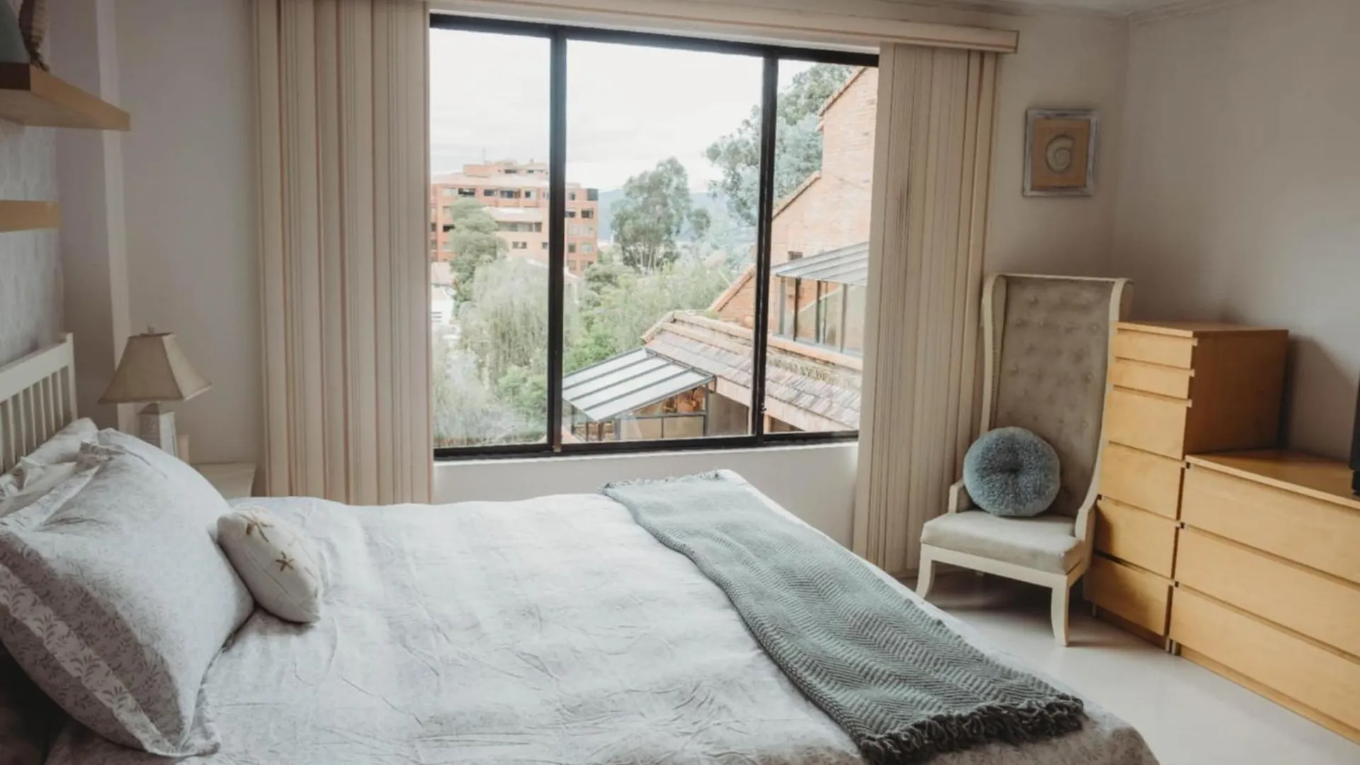 Top Floor 3 Bedroom Apartment Located 10Min Away From The Cathedral Cuenca Ecuador