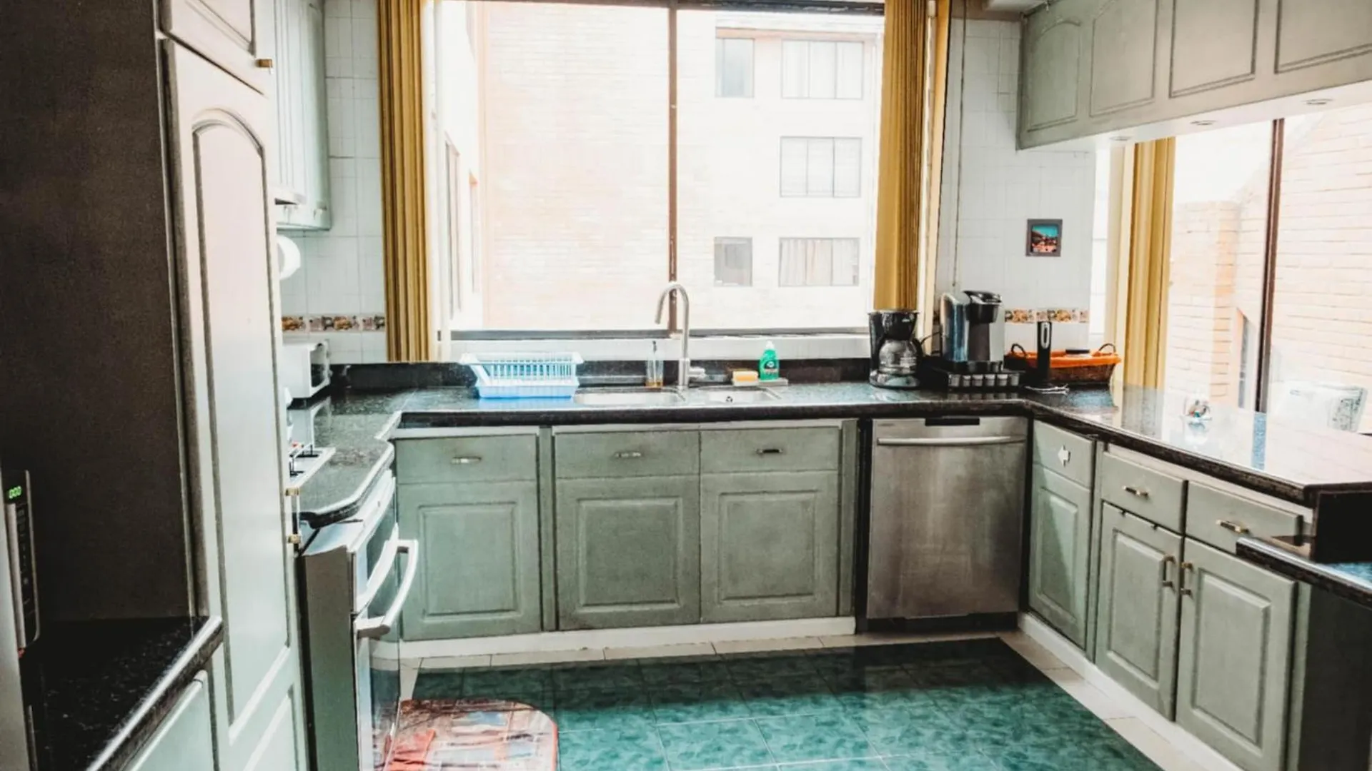 Top Floor 3 Bedroom Apartment Located 10Min Away From The Cathedral Cuenca 0*,  Ecuador