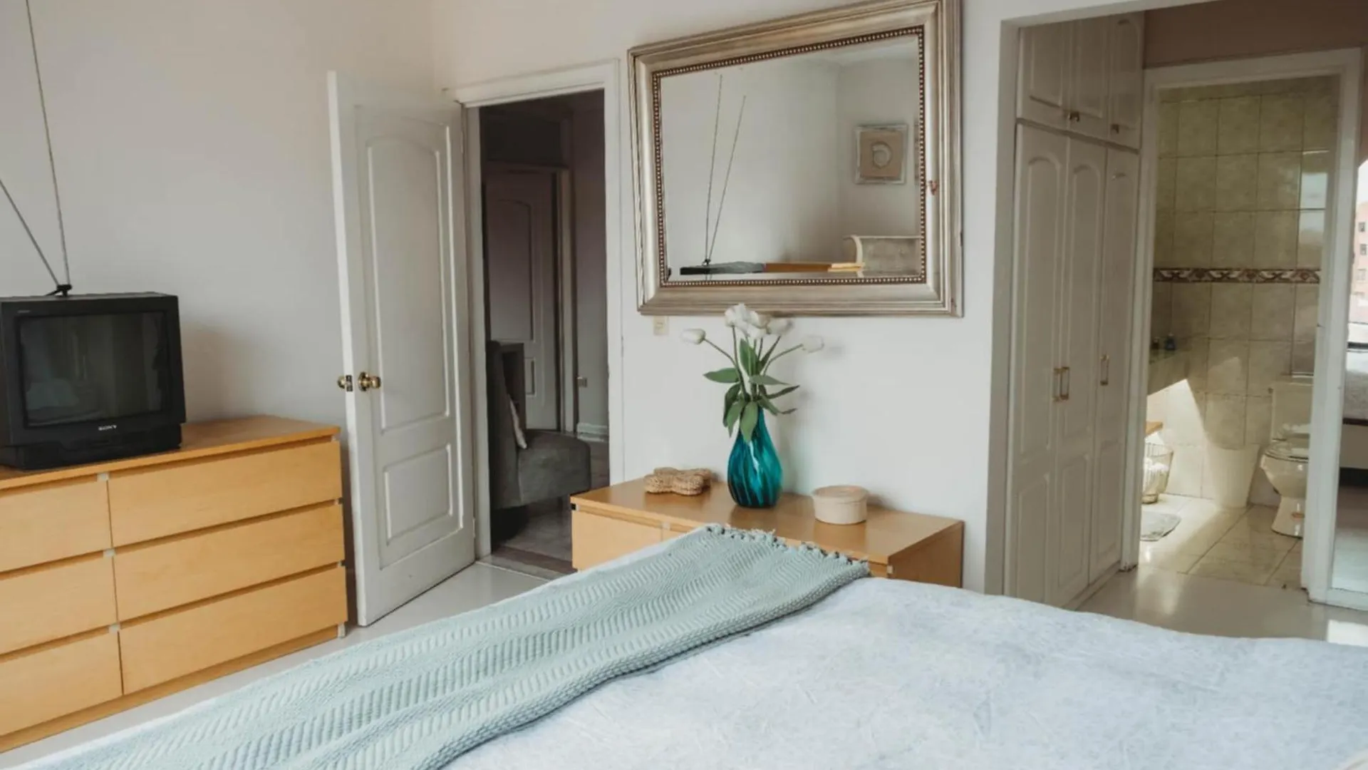 Top Floor 3 Bedroom Apartment Located 10Min Away From The Cathedral Cuenca Ecuador